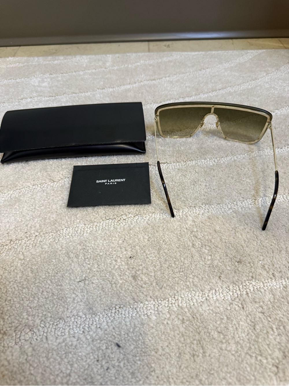 YSL sunglasses - Picture 3 of 3